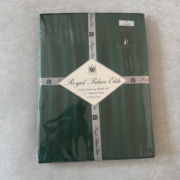 WC Designs Other - NWT! WC Designs Royal Palace Elite Tablecloth Stripe Green 70” Round